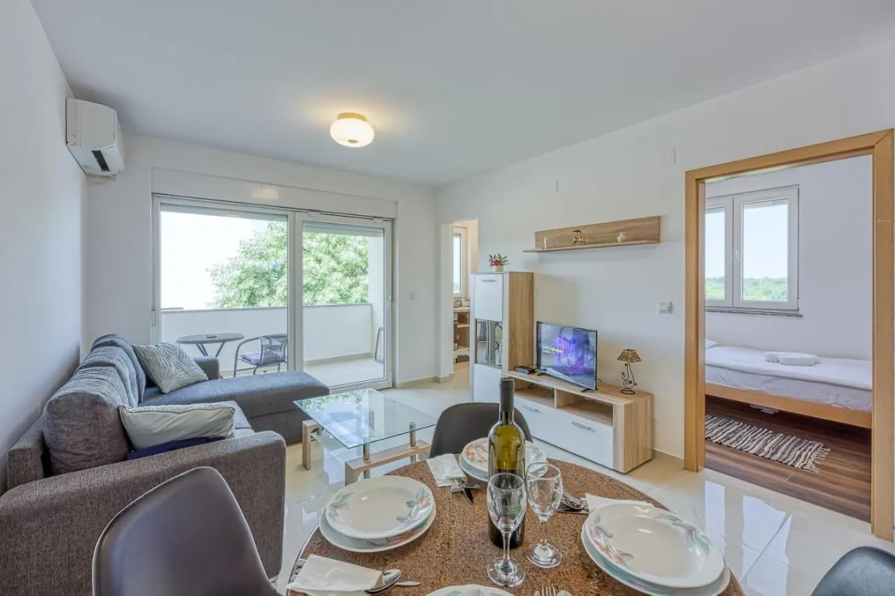 Apartment Riki Умаг